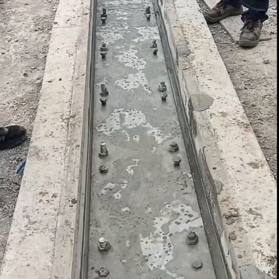横峰港口码头起重机龙门吊重型机械设备稳固用早强快凝轨道胶泥